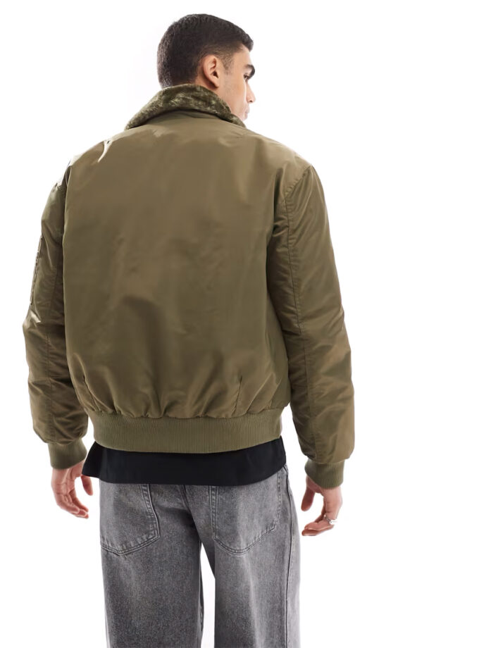River Island - Bomber avec col imitation peau de mouton - Kaki
