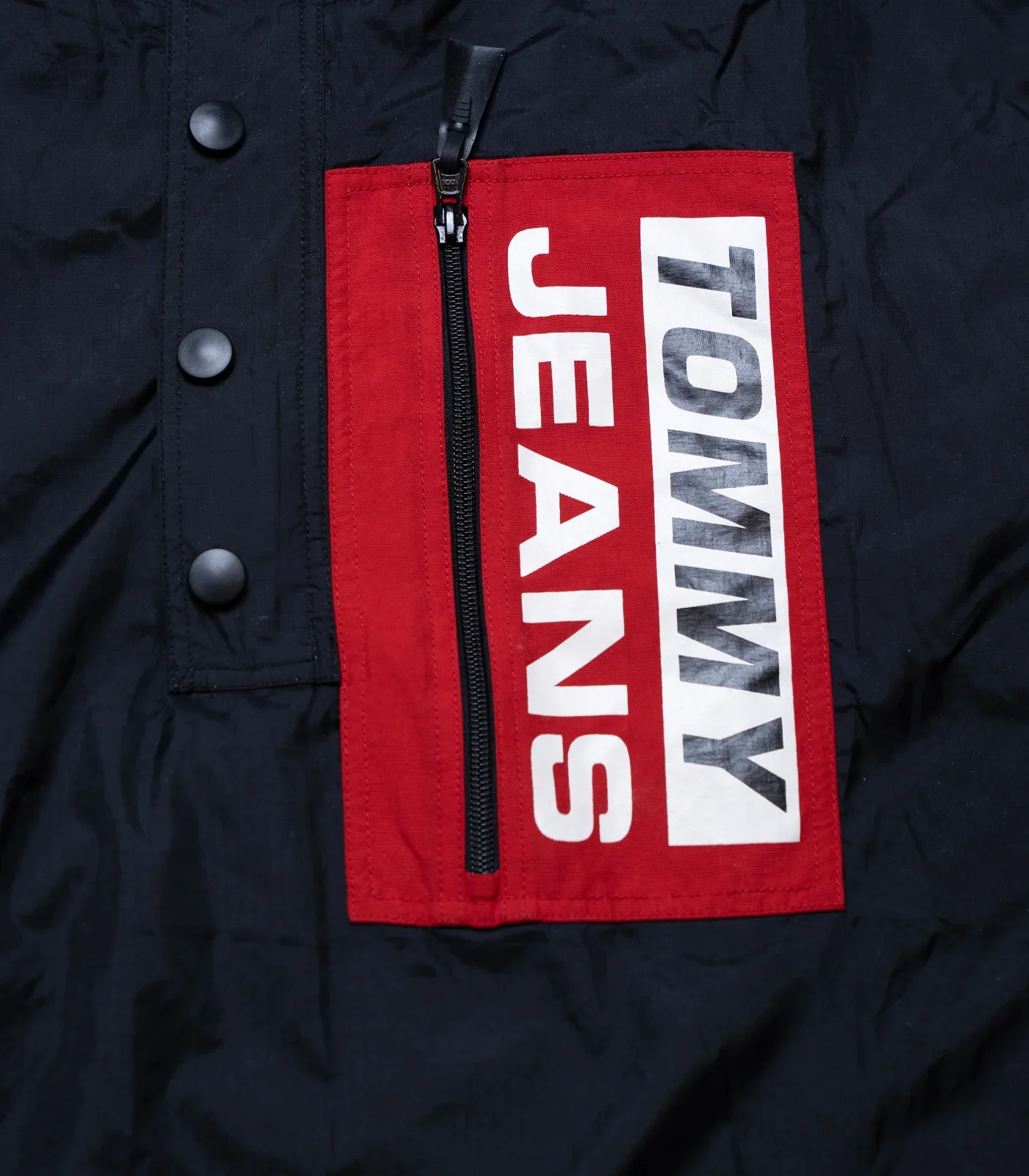 Tommy Jeans – 90s Anorak Windbreaker Navy & Red - Image 4