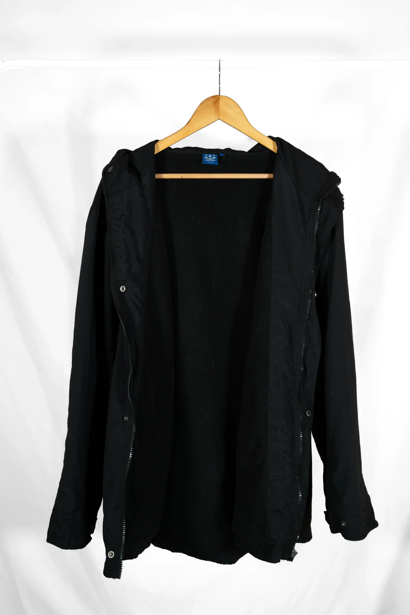 Everton Fashion – Black Hooded Jacket with 1878 Graphic - Image 4