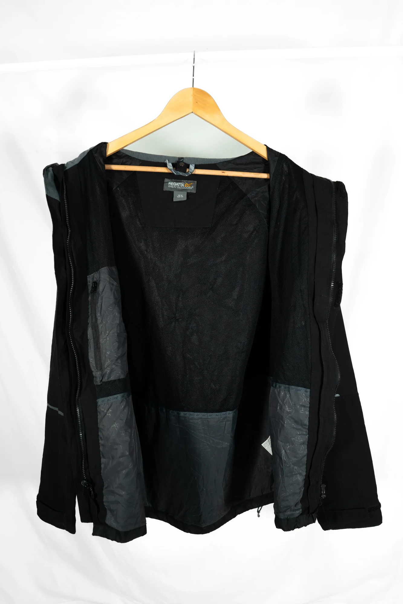 Regatta – Black ISOTEX 5000 Waterproof Hooded Jacket - Image 4