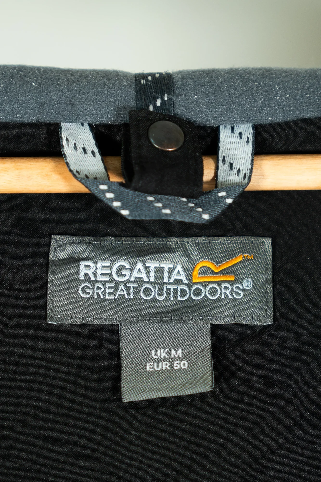 Regatta – Black ISOTEX 5000 Waterproof Hooded Jacket - Image 3