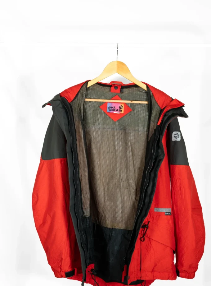 Jack Wolfskin – Vintage Red & Black GORE-TEX Outdoor Jacket